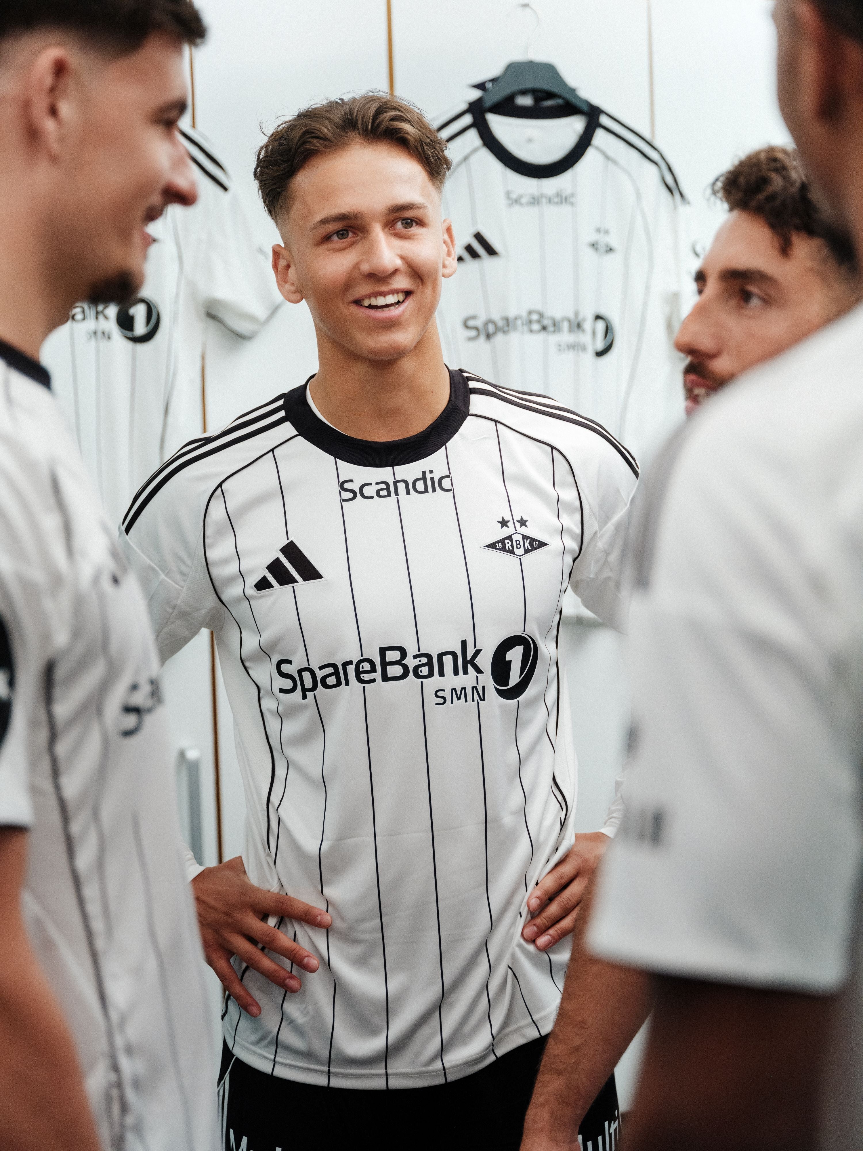 Hjemmedrakt